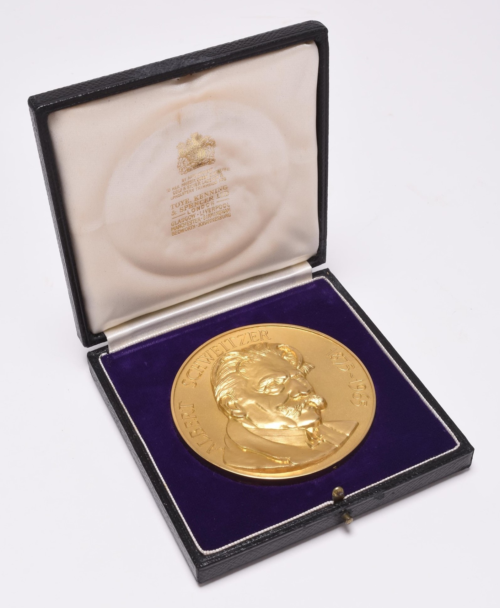  A 22ct gold commemorative Albert Schweitzer Memorial Medallion 1875-1965